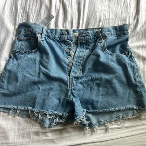 Levi’s Ribcage shorts